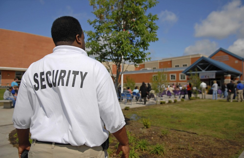 5 Reasons to Hire Security Guards for Your School Campus